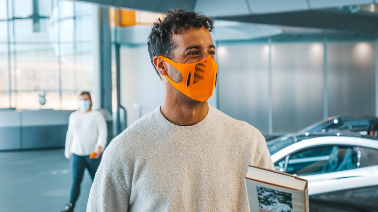 Ο Ricciardo έφθασε στο Woking